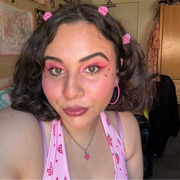 Meet your Posher! - Picture 5 of 5